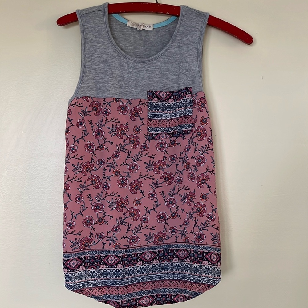 Rewind gray and floral tank with front pocket